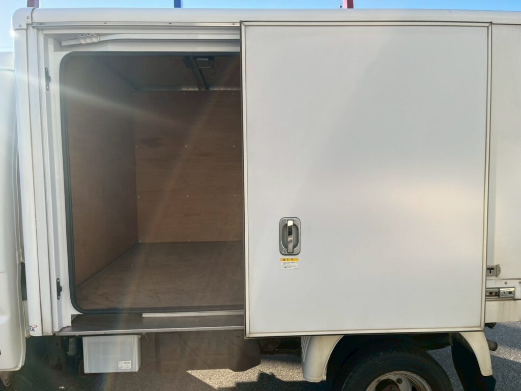 平成26年式　バネット１トン箱車　４WD　後輪Wタイヤ