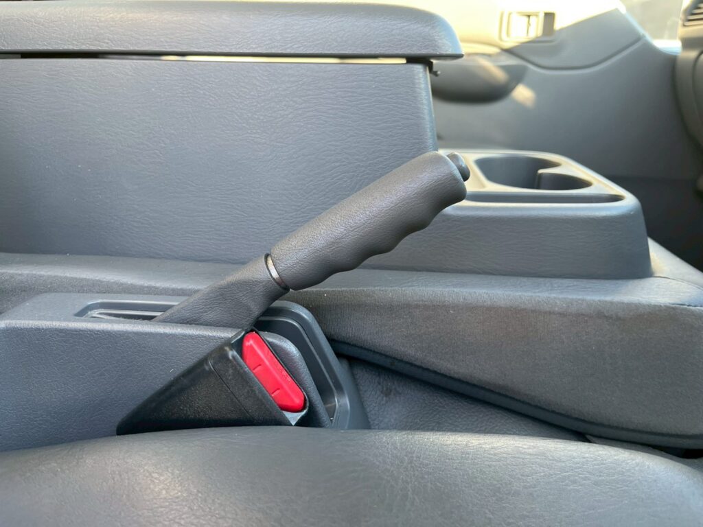 平成26年式　バネット１トン箱車　４WD　後輪Wタイヤ