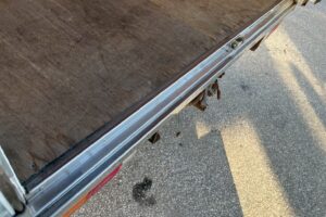 サムネイル: 平成26年式　バネット１トン箱車　４WD　後輪Wタイヤ