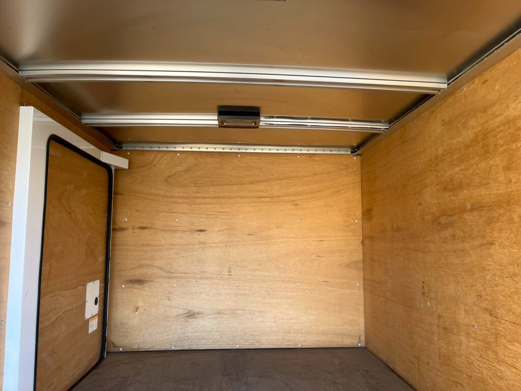 平成26年式　バネット１トン箱車　４WD　後輪Wタイヤ