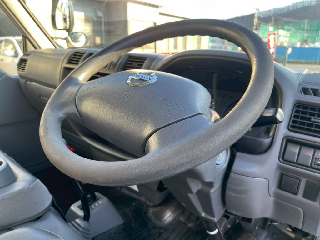 平成26年式　バネット１トン箱車　４WD　後輪Wタイヤ