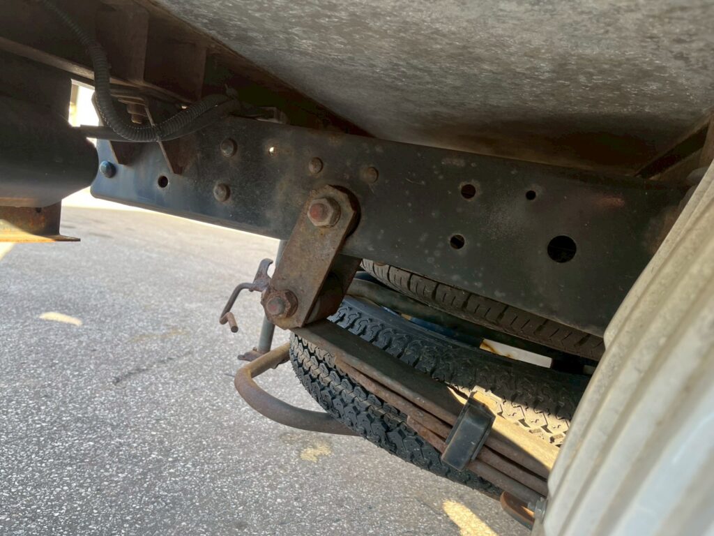 平成26年式　バネット１トン箱車　４WD　後輪Wタイヤ