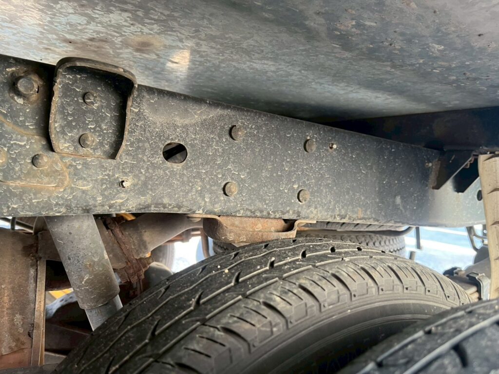 平成26年式　バネット１トン箱車　４WD　後輪Wタイヤ