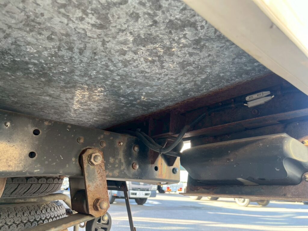 平成26年式　バネット１トン箱車　４WD　後輪Wタイヤ