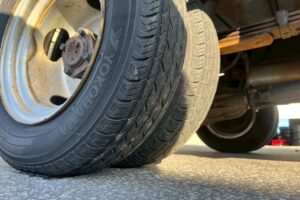 サムネイル: 平成26年式　バネット１トン箱車　４WD　後輪Wタイヤ