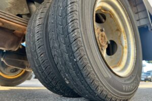 サムネイル: 平成26年式　バネット１トン箱車　４WD　後輪Wタイヤ