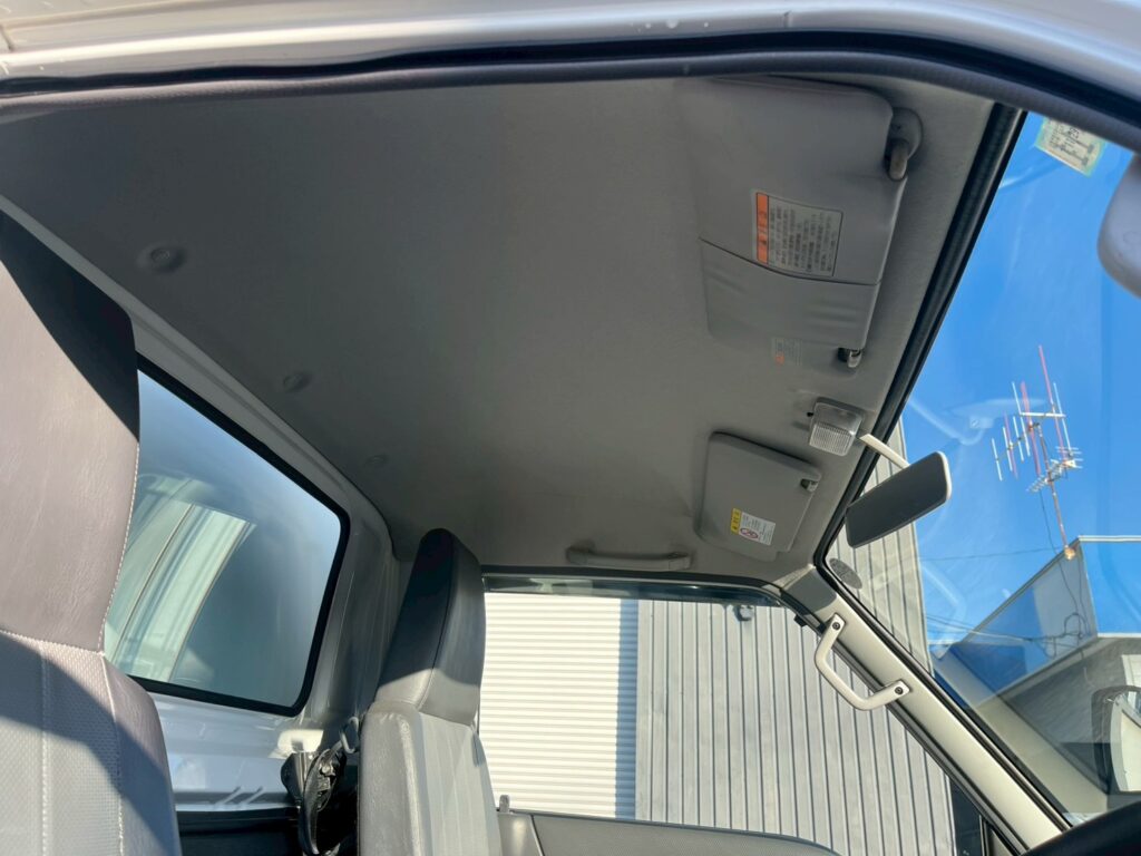 平成26年式　バネット１トン箱車　４WD　後輪Wタイヤ