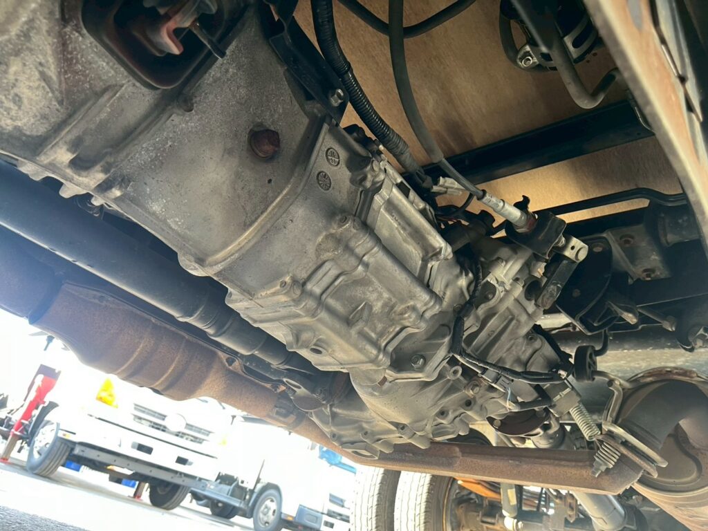 平成26年式　バネット１トン箱車　４WD　後輪Wタイヤ