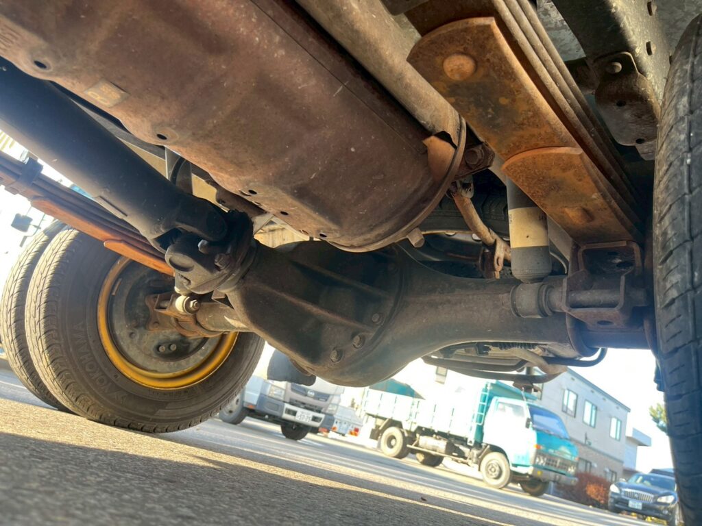 平成26年式　バネット１トン箱車　４WD　後輪Wタイヤ