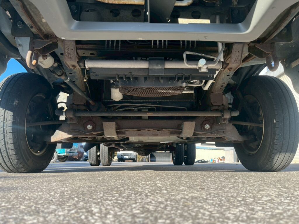 平成26年式　バネット１トン箱車　４WD　後輪Wタイヤ