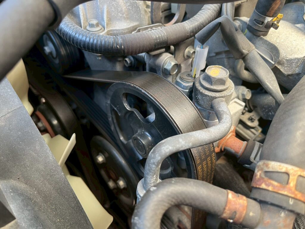 平成26年式　バネット１トン箱車　４WD　後輪Wタイヤ