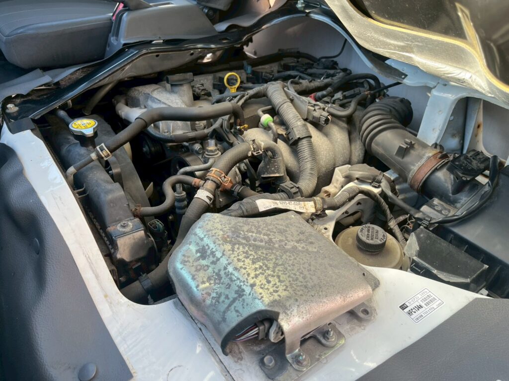 平成26年式　バネット１トン箱車　４WD　後輪Wタイヤ