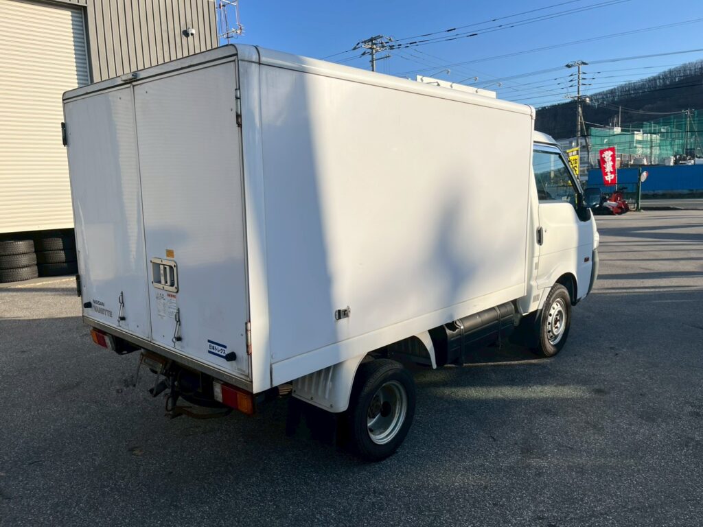 平成26年式　バネット１トン箱車　４WD　後輪Wタイヤ