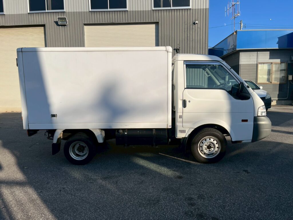 平成26年式　バネット１トン箱車　４WD　後輪Wタイヤ