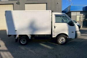 サムネイル: 平成26年式　バネット１トン箱車　４WD　後輪Wタイヤ