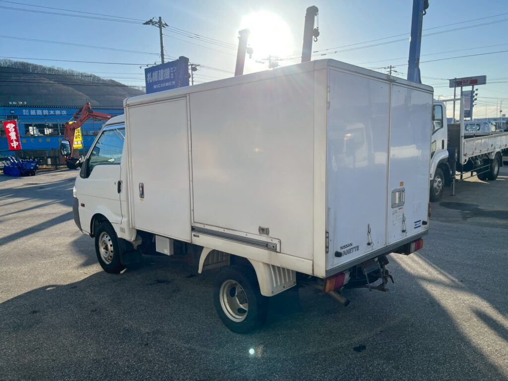 平成26年式　バネット１トン箱車　４WD　後輪Wタイヤ