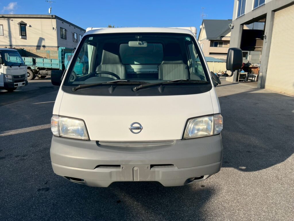 平成26年式　バネット１トン箱車　４WD　後輪Wタイヤ