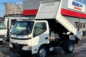 平成23年　デュトロ　３トン強化ダンプ　全低床・３方開き・小型貨物（4ﾅﾝﾊﾞｰ）（車検令和8年10月）