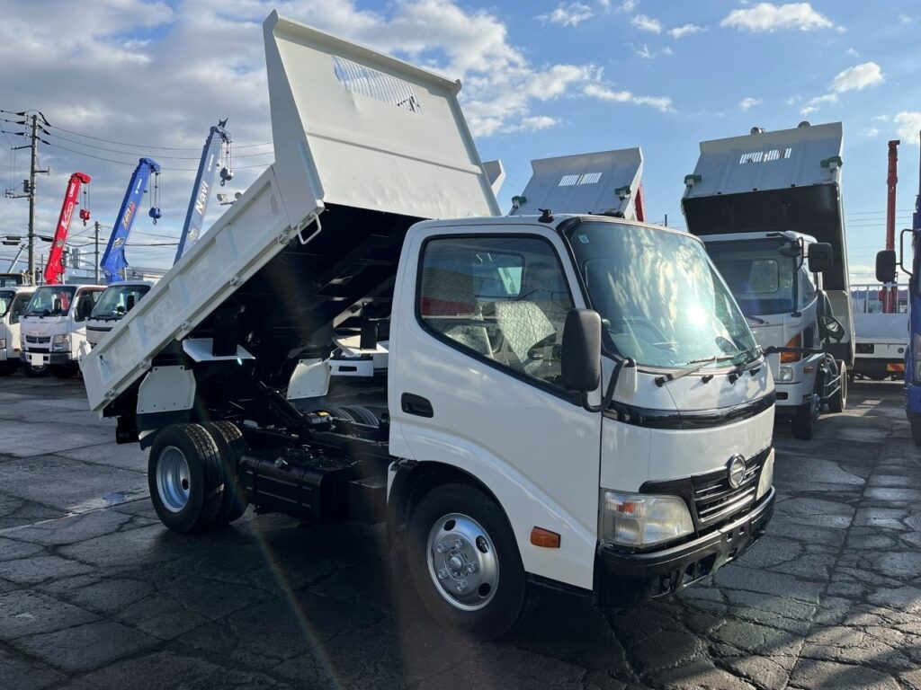 平成23年　デュトロ　３トン強化ダンプ　全低床・３方開き・小型貨物（4ﾅﾝﾊﾞｰ）（車検令和8年10月）