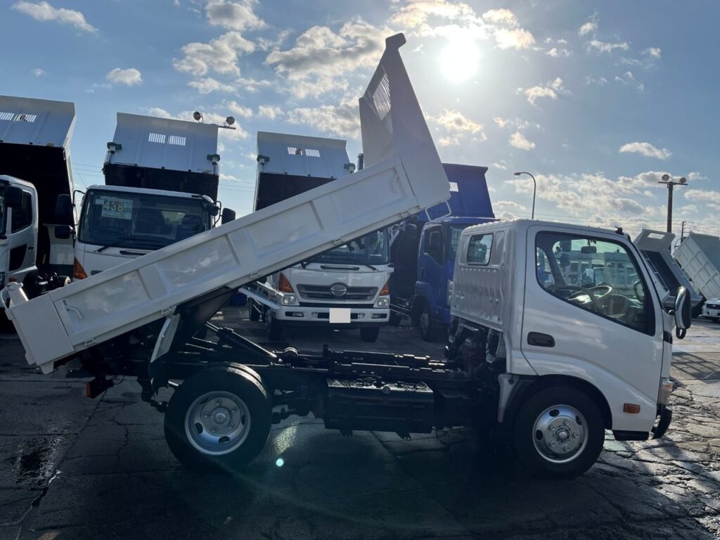 平成23年　デュトロ　３トン強化ダンプ　全低床・３方開き・小型貨物（4ﾅﾝﾊﾞｰ）（車検令和8年10月）