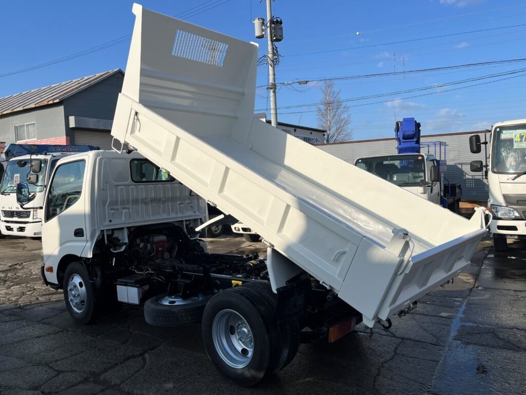 平成23年　デュトロ　３トン強化ダンプ　全低床・３方開き・小型貨物（4ﾅﾝﾊﾞｰ）（車検令和8年10月）