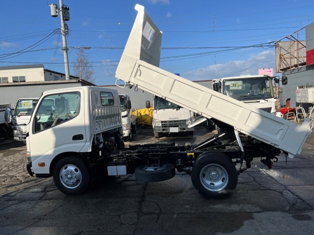 平成23年　デュトロ　３トン強化ダンプ　全低床・３方開き・小型貨物（4ﾅﾝﾊﾞｰ）（車検令和8年10月）