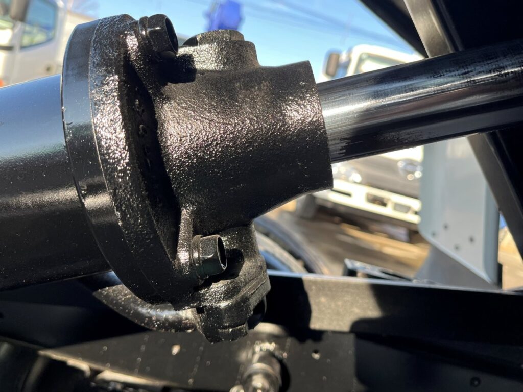 平成23年　デュトロ　３トン強化ダンプ　全低床・３方開き・小型貨物（4ﾅﾝﾊﾞｰ）（車検令和8年10月）