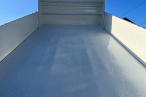 サムネイル: 平成23年　デュトロ　３トン強化ダンプ　全低床・３方開き・小型貨物（4ﾅﾝﾊﾞｰ）（車検令和8年10月）