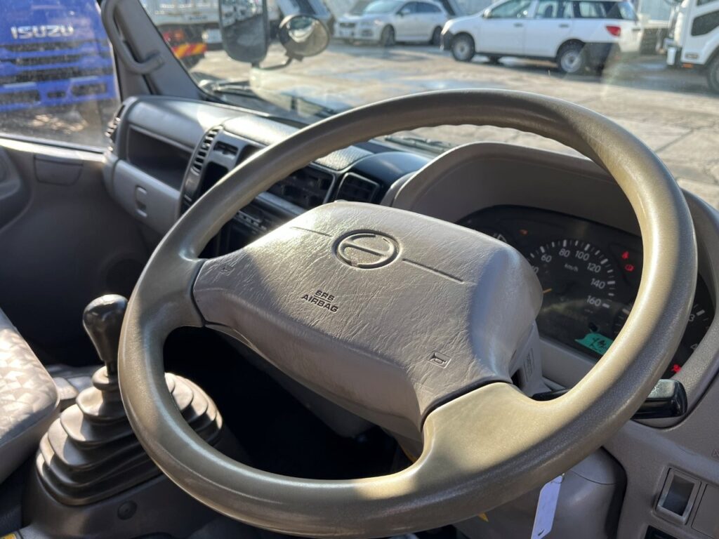 平成23年　デュトロ　３トン強化ダンプ　全低床・３方開き・小型貨物（4ﾅﾝﾊﾞｰ）（車検令和8年10月）