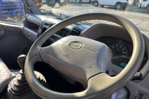 サムネイル: 平成23年　デュトロ　３トン強化ダンプ　全低床・３方開き・小型貨物（4ﾅﾝﾊﾞｰ）（車検令和8年10月）