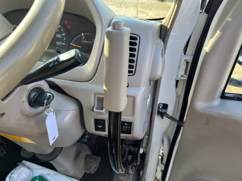 平成23年　デュトロ　３トン強化ダンプ　全低床・３方開き・小型貨物（4ﾅﾝﾊﾞｰ）（車検令和8年10月）