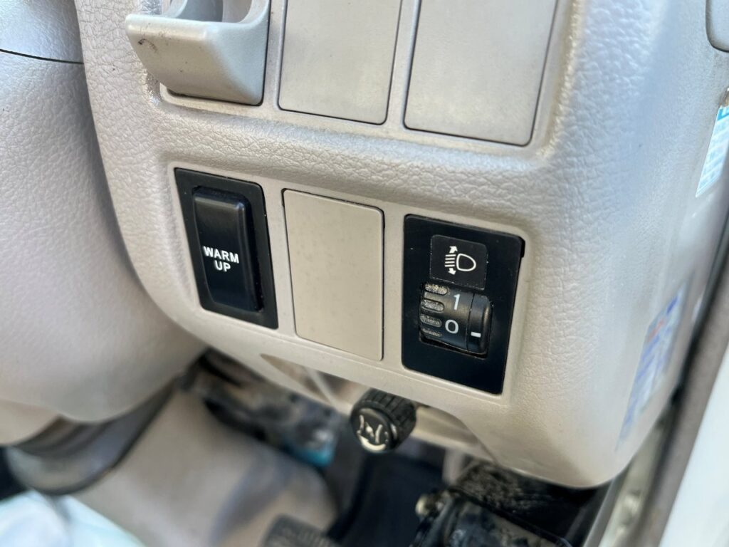 平成23年　デュトロ　３トン強化ダンプ　全低床・３方開き・小型貨物（4ﾅﾝﾊﾞｰ）（車検令和8年10月）