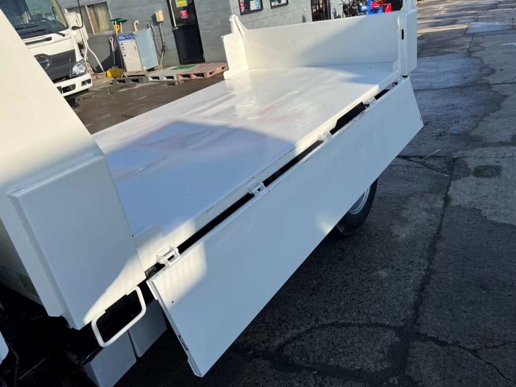 平成23年　デュトロ　３トン強化ダンプ　全低床・３方開き・小型貨物（4ﾅﾝﾊﾞｰ）（車検令和8年10月）