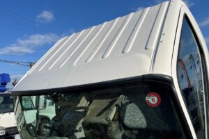 サムネイル: 平成23年　デュトロ　３トン強化ダンプ　全低床・３方開き・小型貨物（4ﾅﾝﾊﾞｰ）（車検令和8年10月）