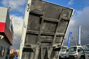 サムネイル: 平成30年　三菱　キャンター　３トンダンプ　コボレーン付・小型貨物（4ﾅﾝﾊﾞｰ）（車検令和８年２月）