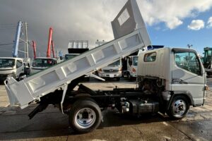 サムネイル: 平成30年　三菱　キャンター　３トンダンプ　コボレーン付・小型貨物（4ﾅﾝﾊﾞｰ）（車検令和８年２月）