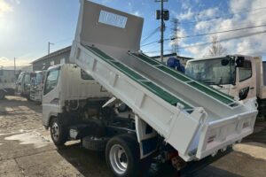 サムネイル: 平成30年　三菱　キャンター　３トンダンプ　コボレーン付・小型貨物（4ﾅﾝﾊﾞｰ）（車検令和８年２月）