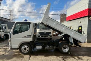 サムネイル: 平成30年　三菱　キャンター　３トンダンプ　コボレーン付・小型貨物（4ﾅﾝﾊﾞｰ）（車検令和８年２月）