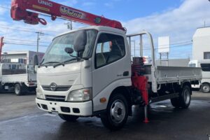 平成25年　デュトロ1.95トン3段クレーン4WD ラジコン 車検1年付