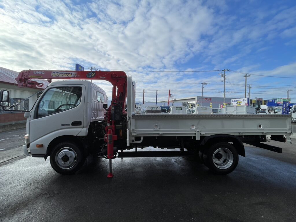 平成25年　デュトロ1.95トン3段クレーン4WD ラジコン 車検1年付