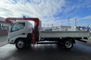 サムネイル: 平成25年　デュトロ1.95トン3段クレーン4WD ラジコン 車検1年付