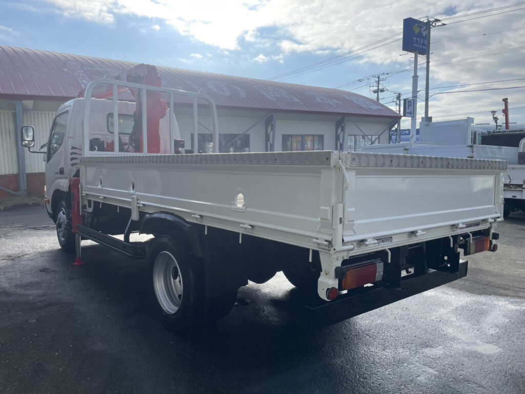 平成25年　デュトロ1.95トン3段クレーン4WD ラジコン 車検1年付