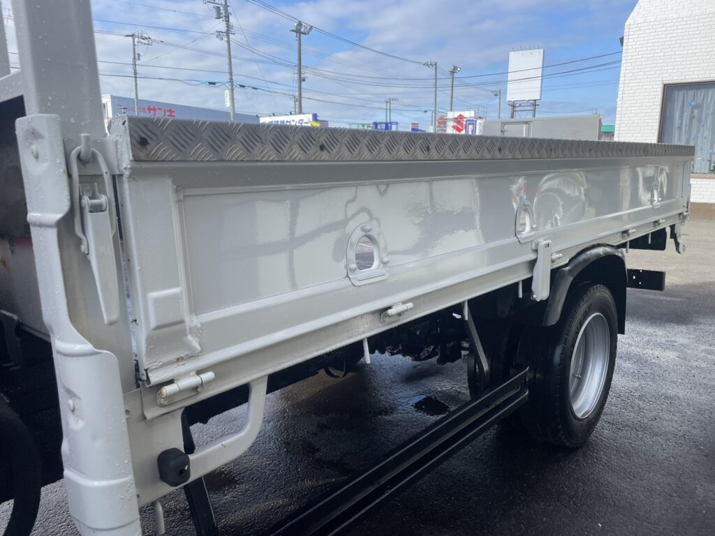 平成25年　デュトロ1.95トン3段クレーン4WD ラジコン 車検1年付