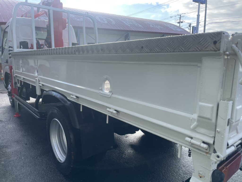 平成25年　デュトロ1.95トン3段クレーン4WD ラジコン 車検1年付