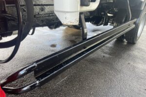 サムネイル: 平成25年　デュトロ1.95トン3段クレーン4WD ラジコン 車検1年付