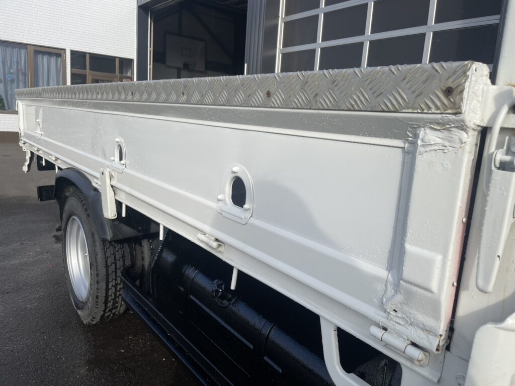 平成25年　デュトロ1.95トン3段クレーン4WD ラジコン 車検1年付