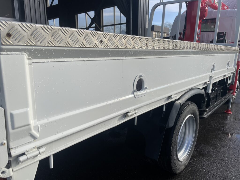 平成25年　デュトロ1.95トン3段クレーン4WD ラジコン 車検1年付