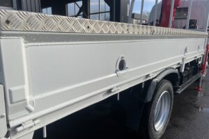 サムネイル: 平成25年　デュトロ1.95トン3段クレーン4WD ラジコン 車検1年付