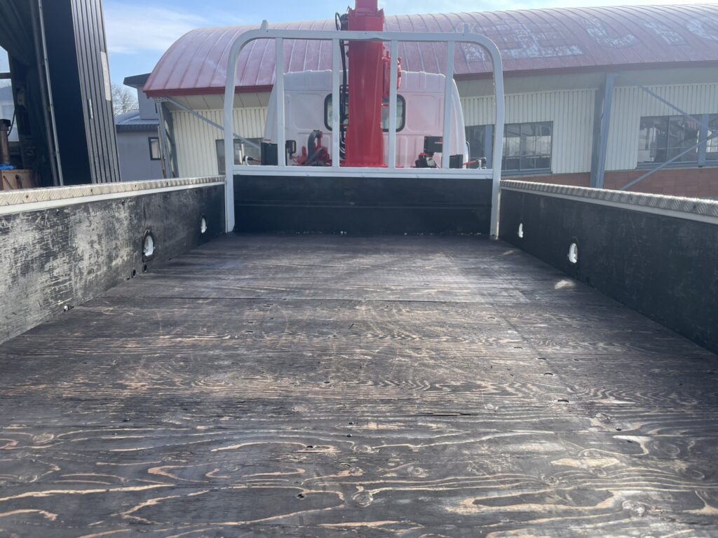 平成25年　デュトロ1.95トン3段クレーン4WD ラジコン 車検1年付