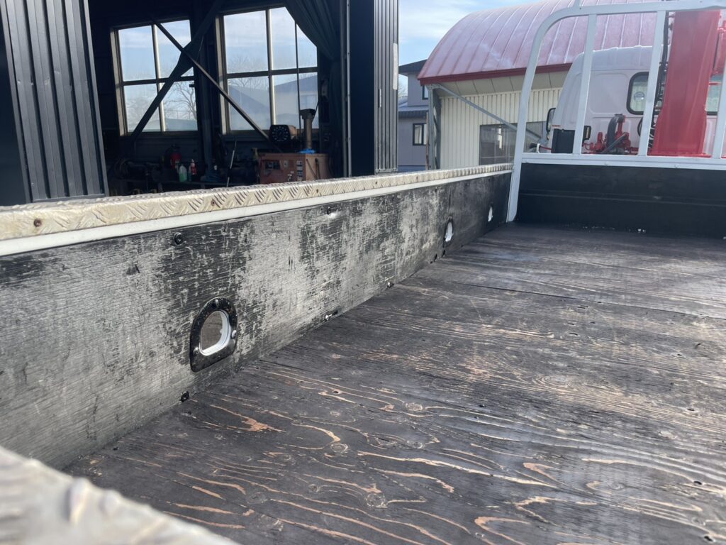 平成25年　デュトロ1.95トン3段クレーン4WD ラジコン 車検1年付